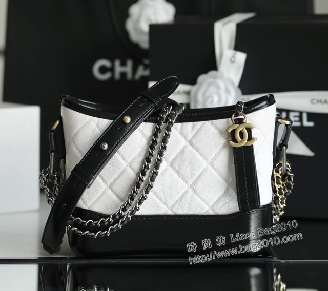 Chanel專櫃新款黑白菱格紋Gabrielle鏈條肩背女包 香奈兒小號原廠皮流浪包 djc5280